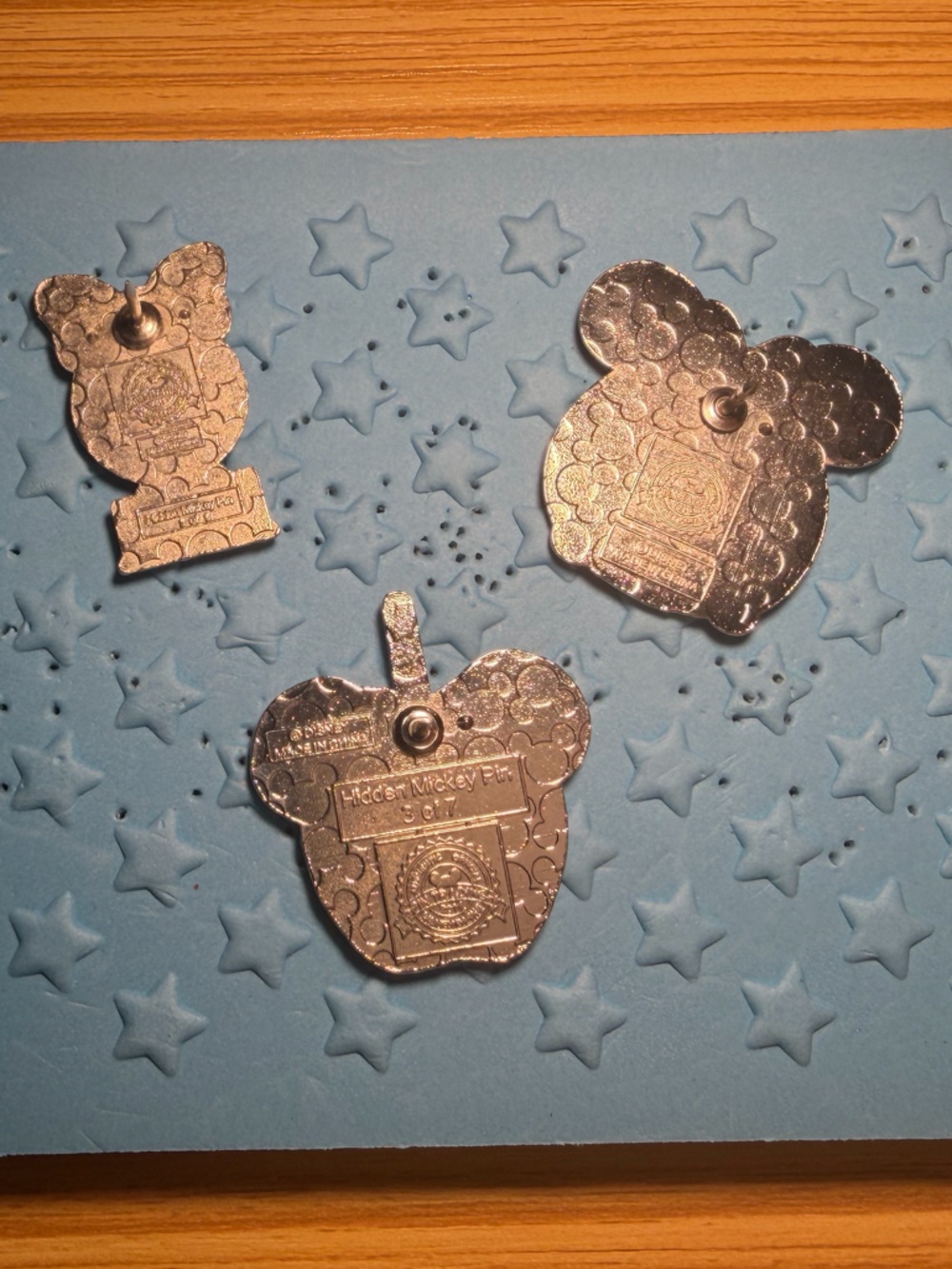 Minnie Mouse Enamel Pin Set Bundle - Picture 2 of 2
